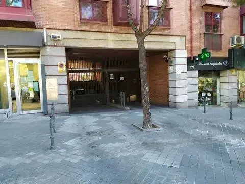 Garaje en Paseo de Juan Antonio Vallejo-Nájera Botas