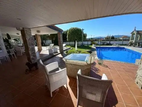Chalet en Alcabre-Navia-Comesaña