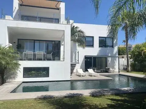 Chalet en El Paraíso-Atalaya-Benamara