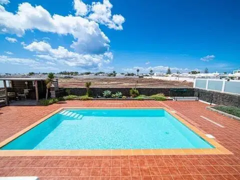Chalet pareado en calle Las Correderas