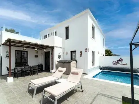 Chalet pareado en calle calle Hortensia