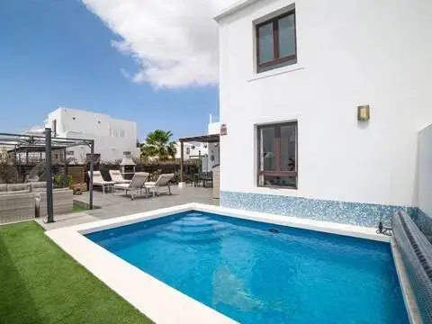 Chalet pareado en calle calle Hortensia