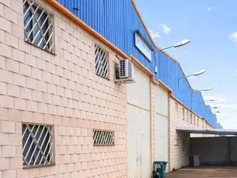 Nave industrial en Moraleja de Enmedio