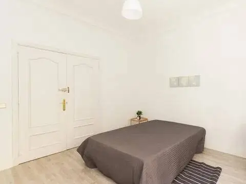 Habitación en calle de Donoso Cortés