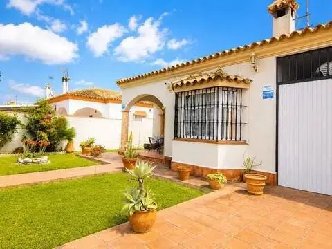 Casa adosada en calle Cortijo Los Gallos