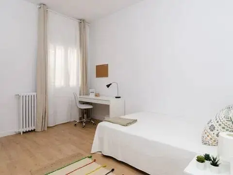 Habitación en calle de Escosura
