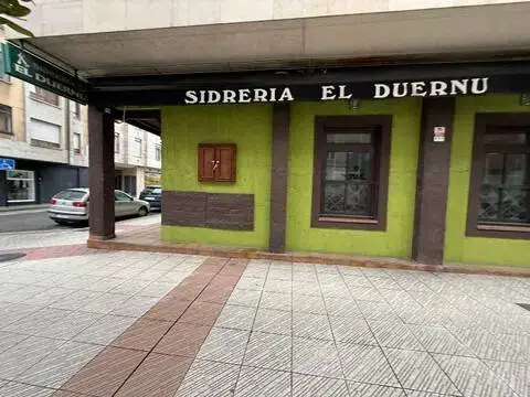 Local comercial en calle de Antonio Machado