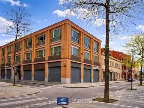 Edificio en Canovelles