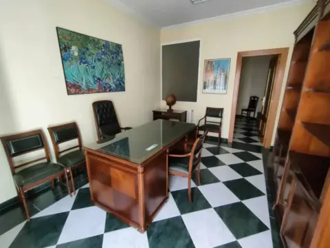 Local comercial en Plaza de la Cruz de los Caídos