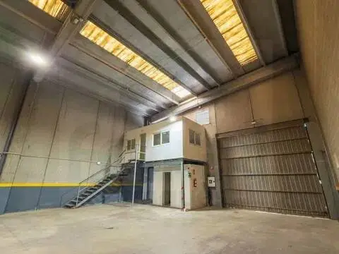 Nave industrial en Abrera