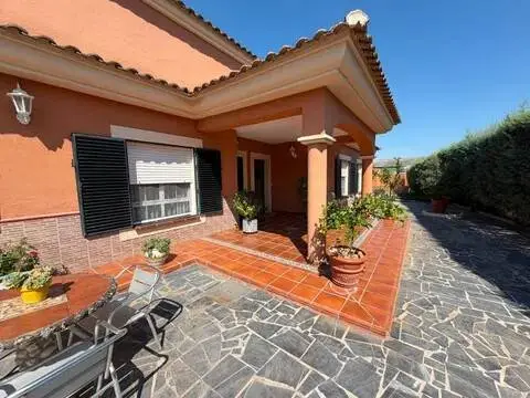 Chalet en Urbanización Lomas