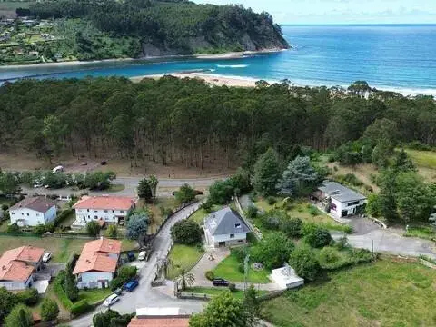 Chalet en Carretera de Rodiles in Villaviciosa · Villaviciosa