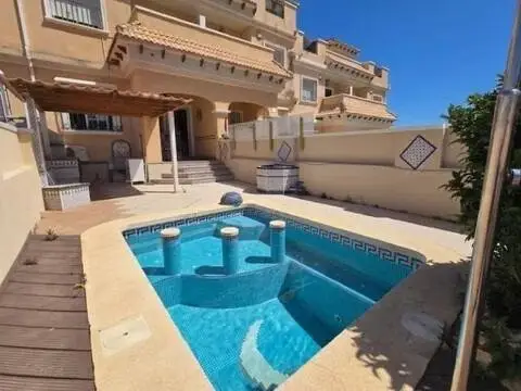 Casa adosada en Las Filipinas-Villamartín-Canal Norte