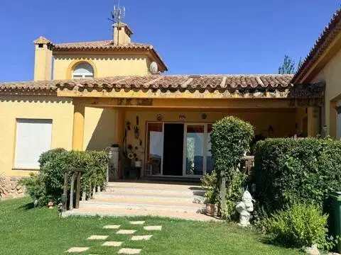 Chalet en Sevilla la Nueva