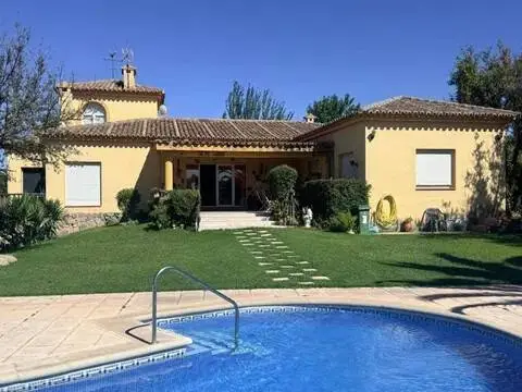 Chalet en Sevilla la Nueva