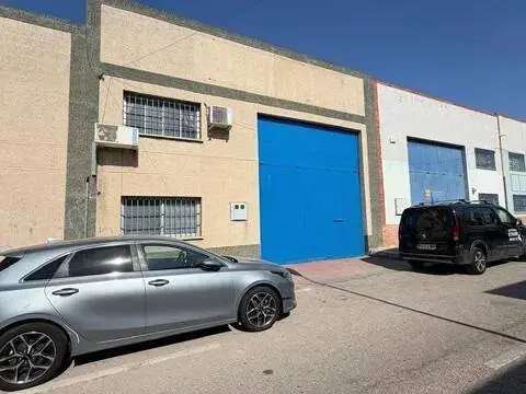 Nave industrial en calle Lisboa