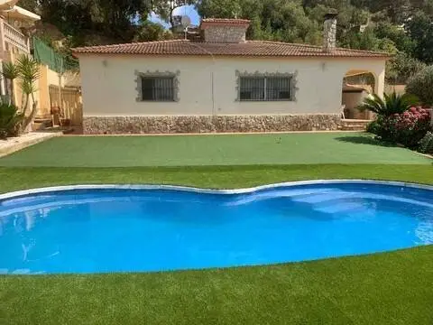Chalet en calle Avenida Mil·Lenni, 30