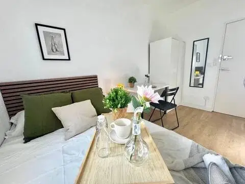 Habitación en calle de Doña Romera