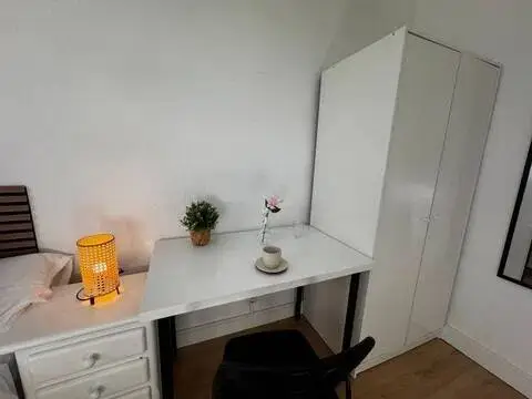 Habitación en calle de Doña Romera