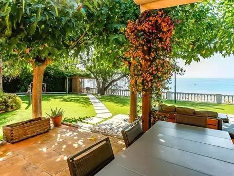 Chalet en Barri de Mar-Ribes Roges-Plaça de la Sardana