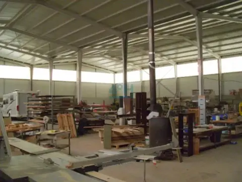 Nave industrial en San Cibrao Das Viñas (Capital)