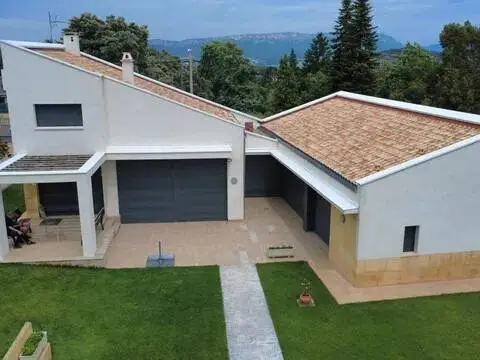 Chalet en Urbanización Complejo de Irache