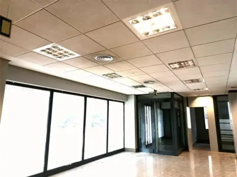 Local comercial en Avenida de Portugal