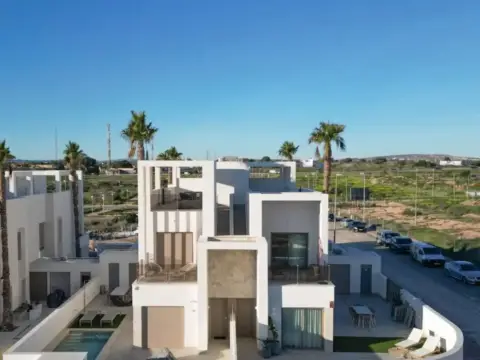 Chalet en Los Alcázares