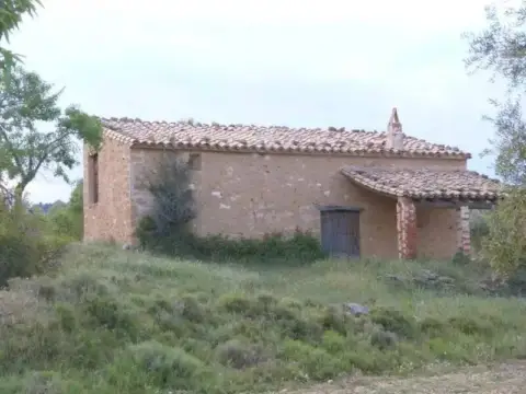 Casa rústica en Valjunquera