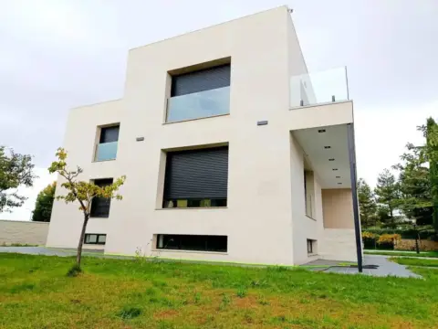 Chalet en Villamayor