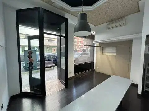 Local comercial en Areeta
