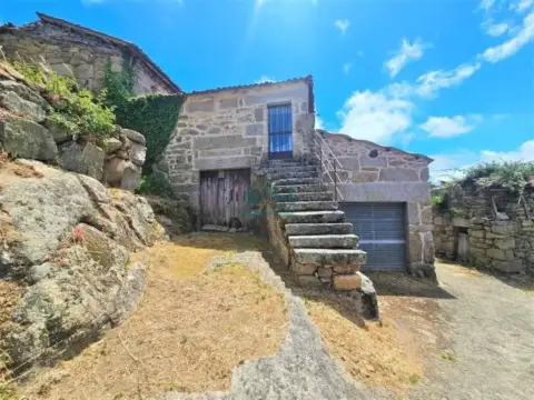 Chalet en San Cibrao Das Viñas (Capital)