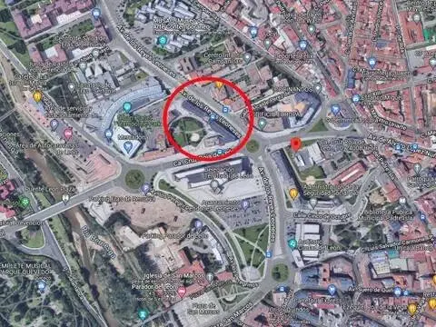 Almacén en Avenida de los Reyes Leoneses