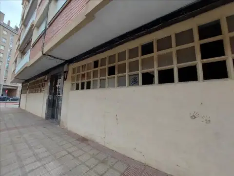 Local comercial en calle del Pino