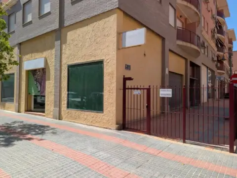 Local comercial en Barrio Peral-San Félix