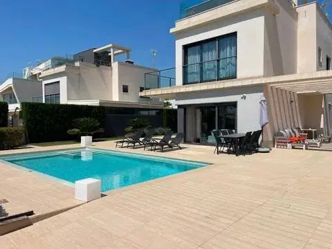 Chalet en calle Ana Maria Matute