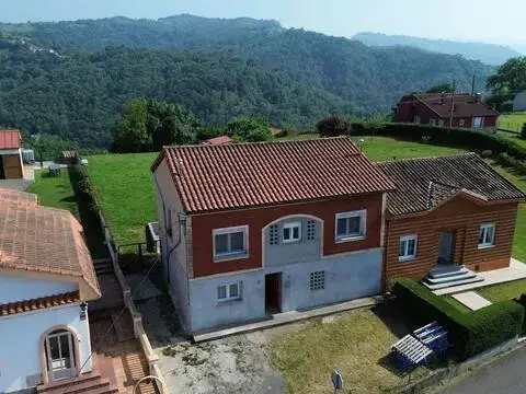 Chalet en Santiago Arenas-Carbayín-Lieres