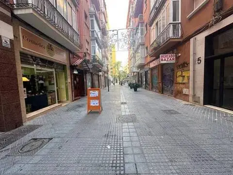 Local comercial en Ensanche Centro-Puerto