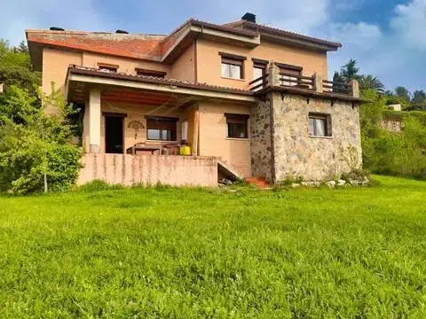 Chalet en Iriépal-Taracena-Usanos-Valdenoches