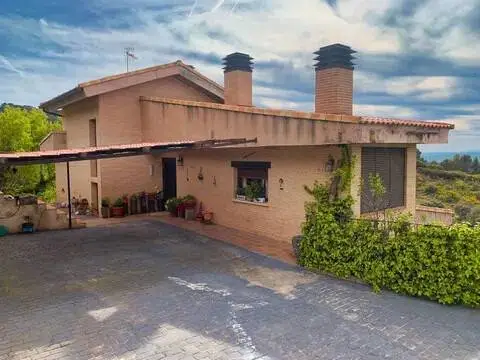 Chalet en Iriépal-Taracena-Usanos-Valdenoches