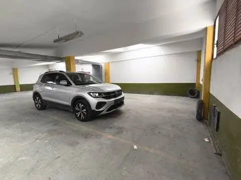 Garaje en calle de Chile