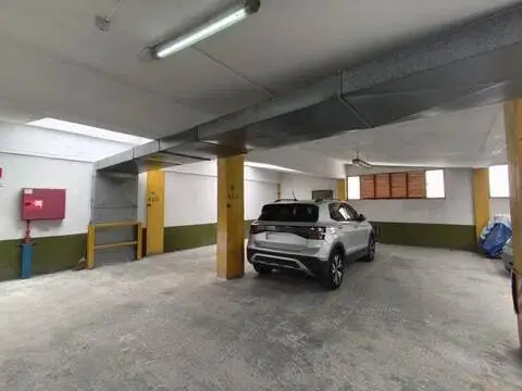 Garaje en calle de Chile