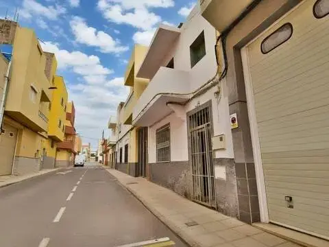 Casa adosada en Vecindario-San Pedro Mártir-El Doctoral