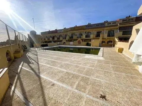 Casa adosada en Playa Flamenca-Las Piscinas
