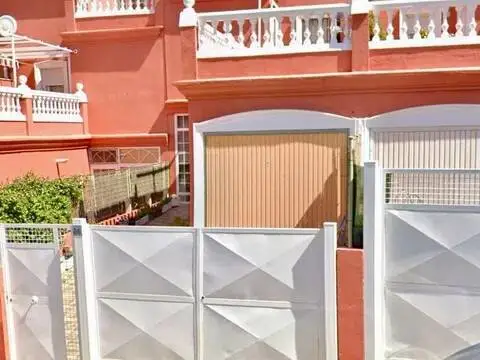 Casa adosada en calle Camino Viejo de Cobeña