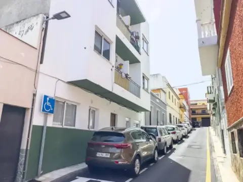 Piso en San Antonio-Las Arenas