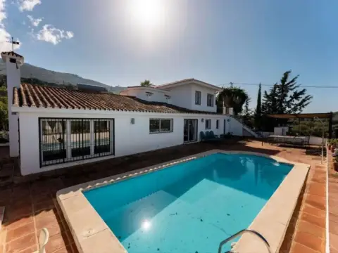 Casa rústica en Alhaurín el Grande