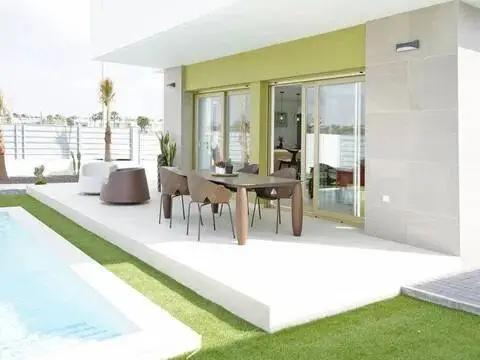 Chalet en Los Montesinos