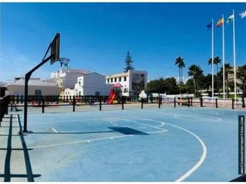 Local comercial en Castillo de la Duquesa