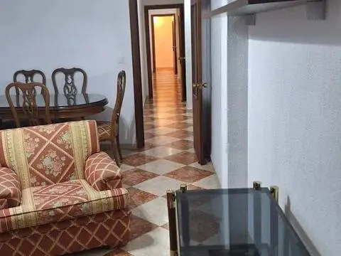 Piso en Santa Rosa-Valdeolleros